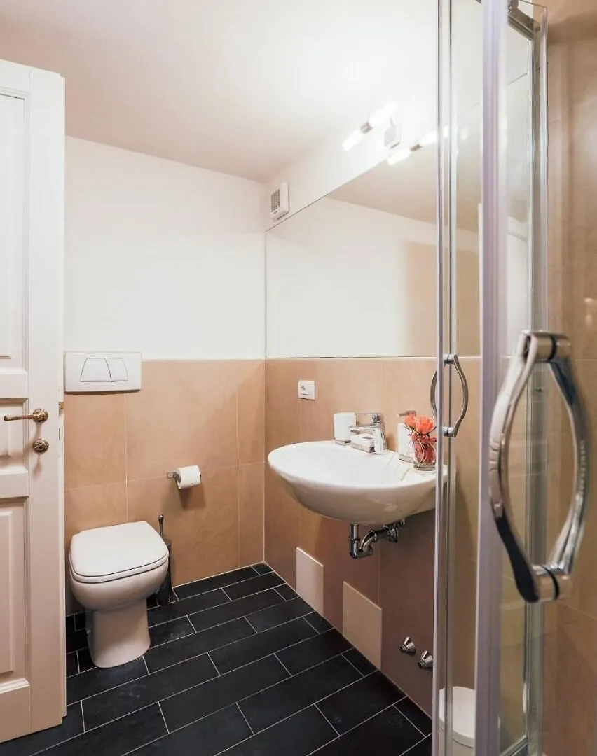 Albizi Leonardo Apt 309 Florence 0*,