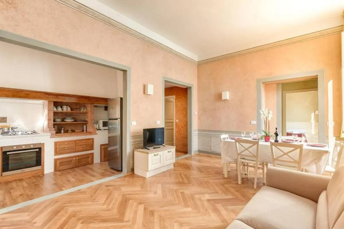 Albizi Leonardo Apt 309 Florence